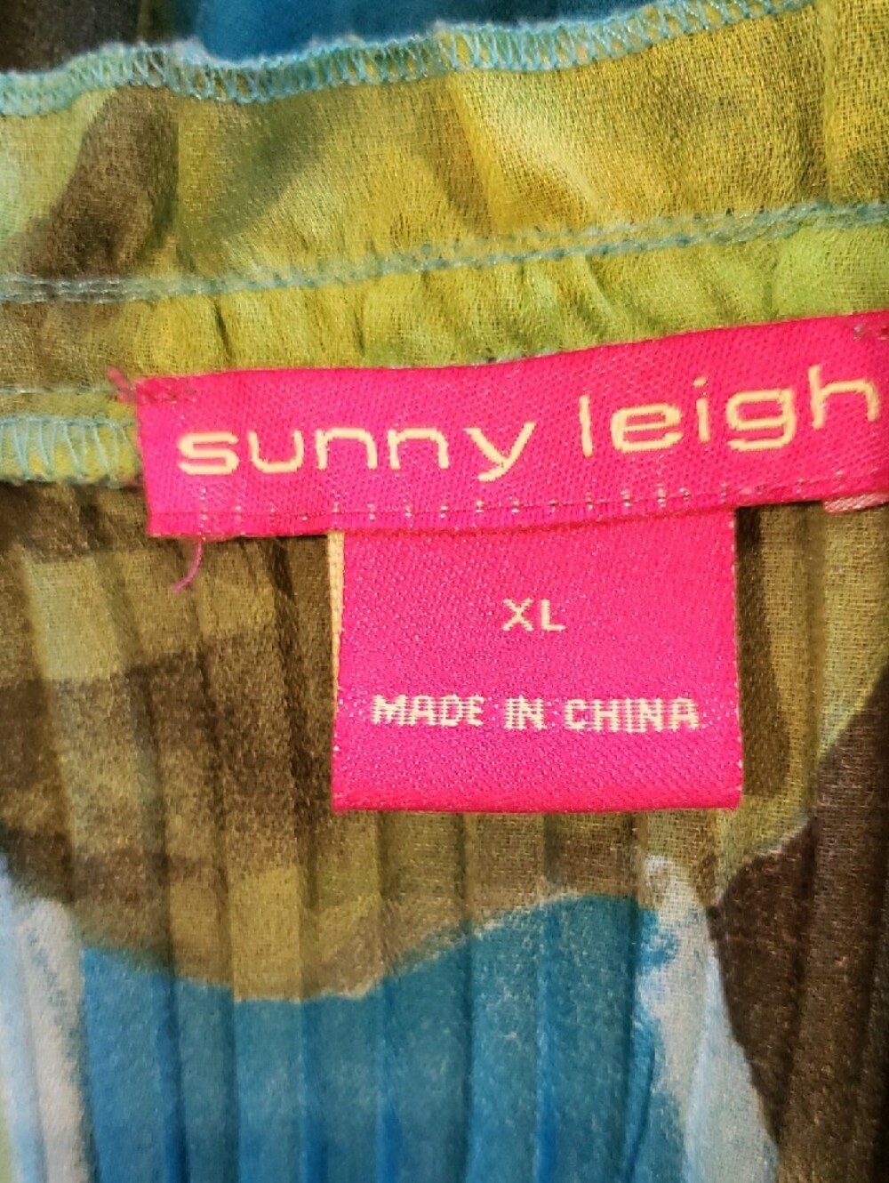 Sunny Leigh V-Neck Micro-Pleated Floral Tie-Front Top - Blue/Green - Picture 5 of 6